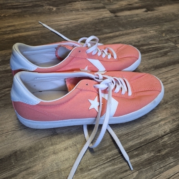 Converse coral and white lace up sneakers. Size 10 1/2 - Picture 3 of 8